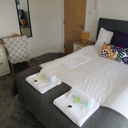 The Cambridge Suites - Tas Accommodations Extérieur photo