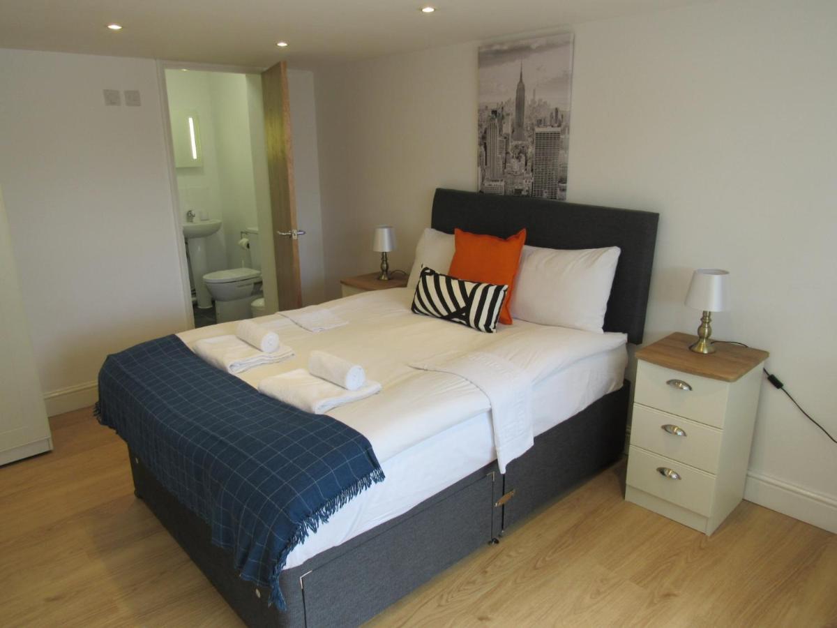 The Cambridge Suites - Tas Accommodations Extérieur photo