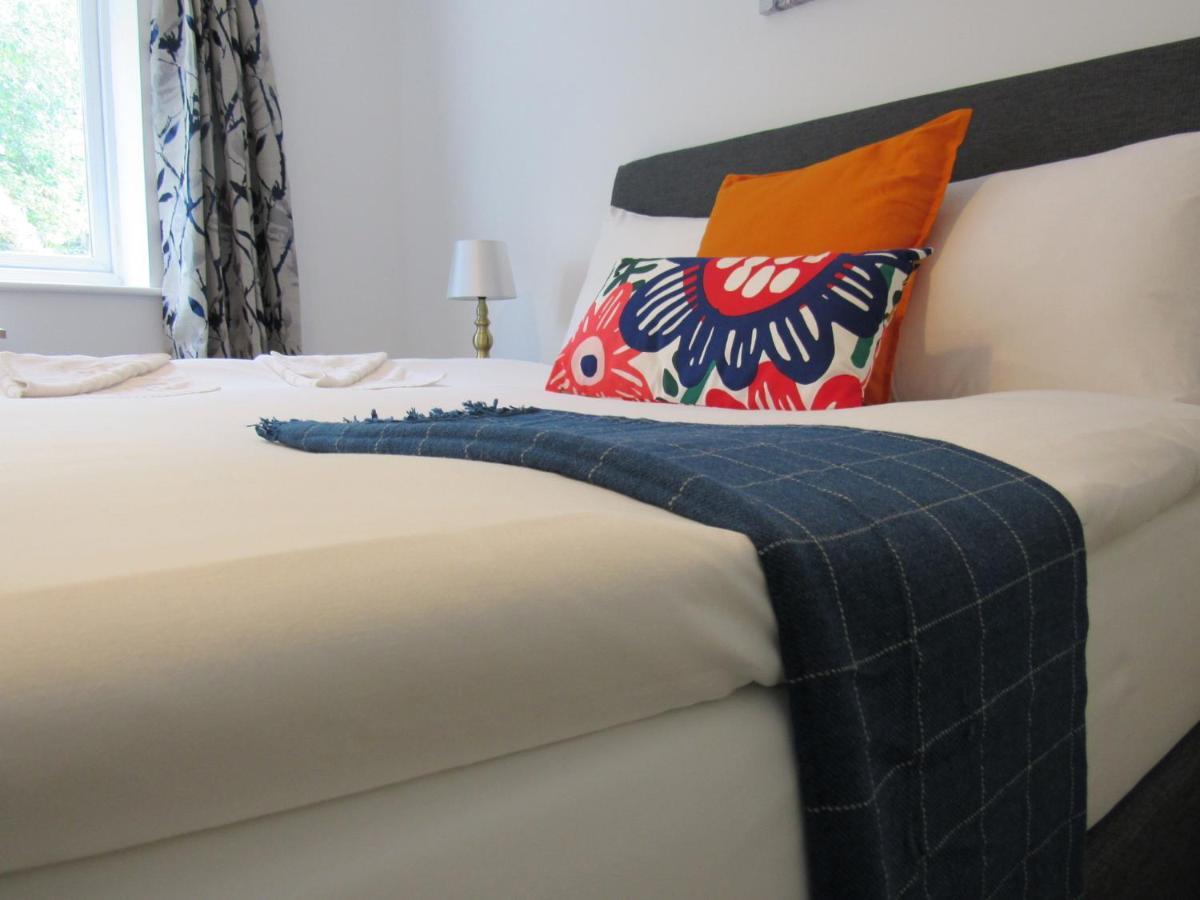 The Cambridge Suites - Tas Accommodations Extérieur photo