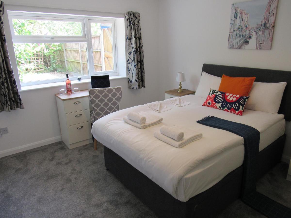 The Cambridge Suites - Tas Accommodations Extérieur photo