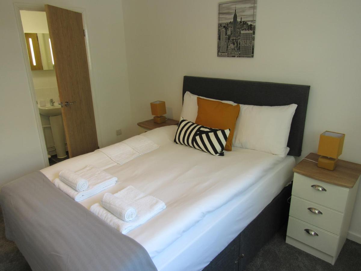 The Cambridge Suites - Tas Accommodations Extérieur photo