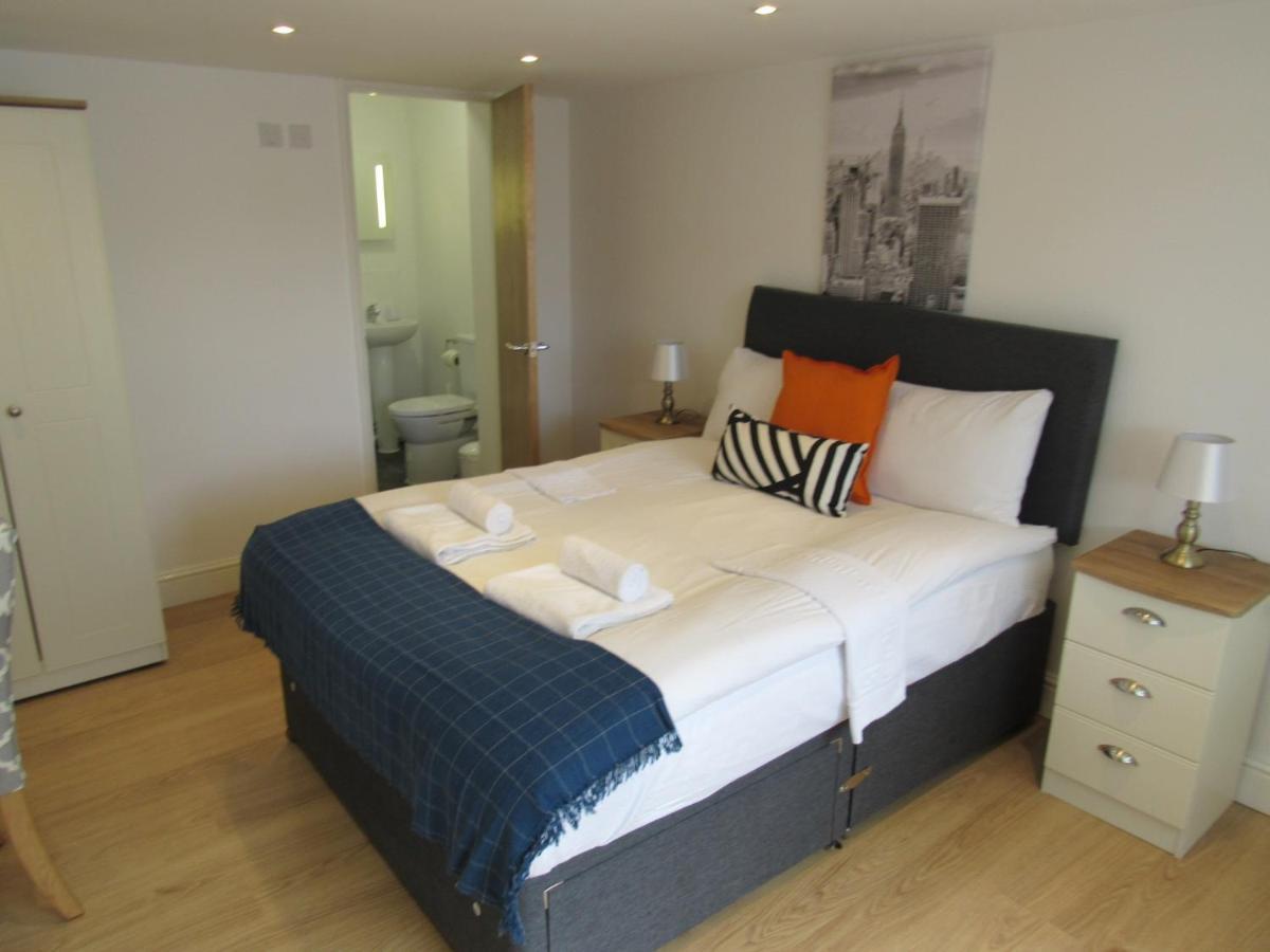 The Cambridge Suites - Tas Accommodations Extérieur photo
