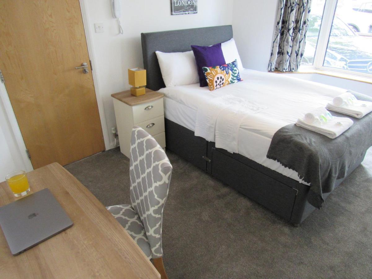 The Cambridge Suites - Tas Accommodations Extérieur photo