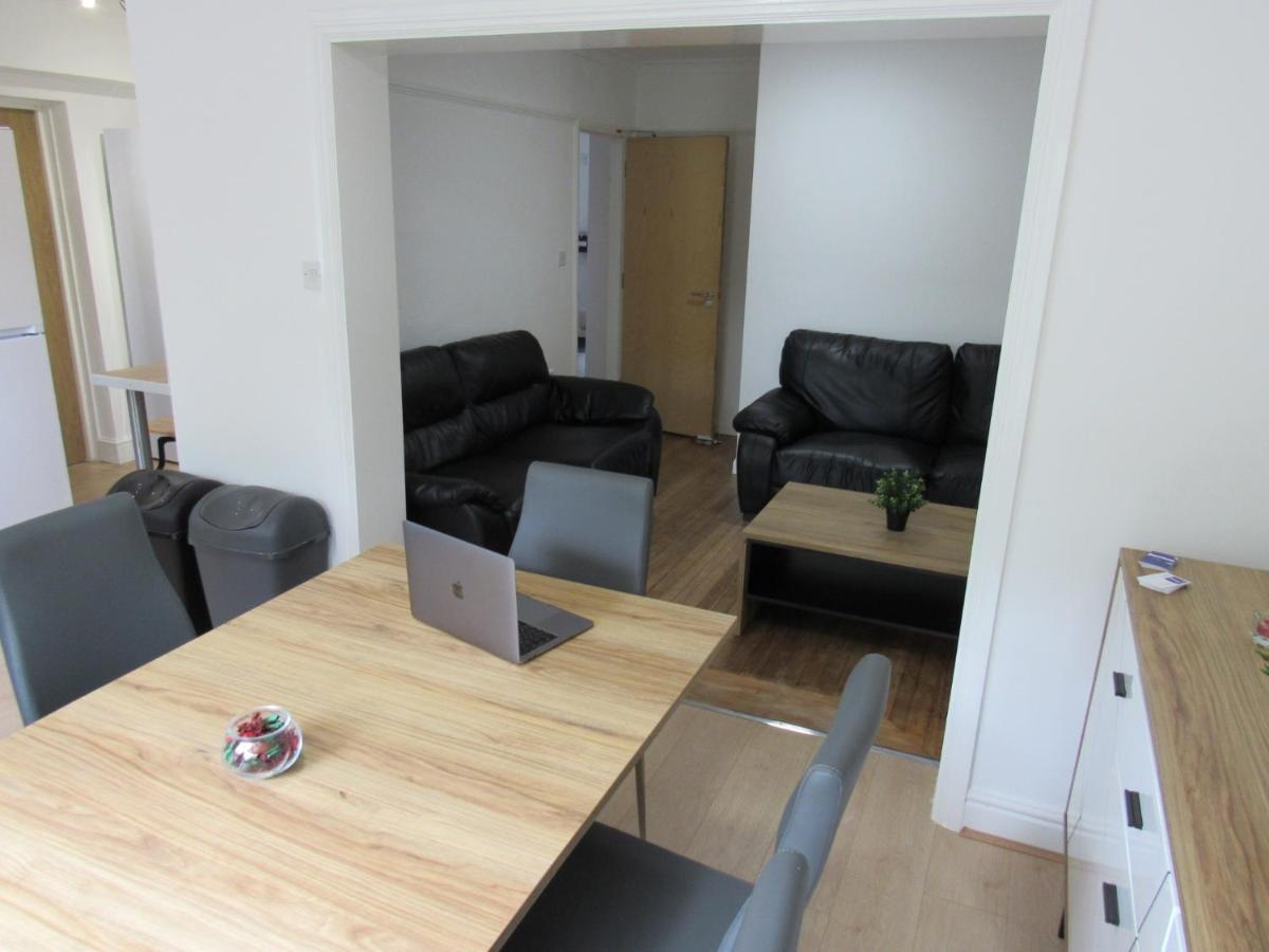 The Cambridge Suites - Tas Accommodations Extérieur photo