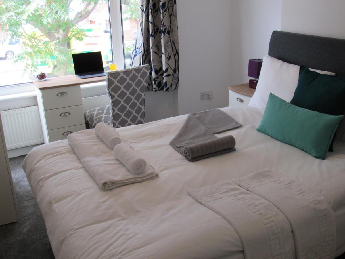The Cambridge Suites - Tas Accommodations Extérieur photo