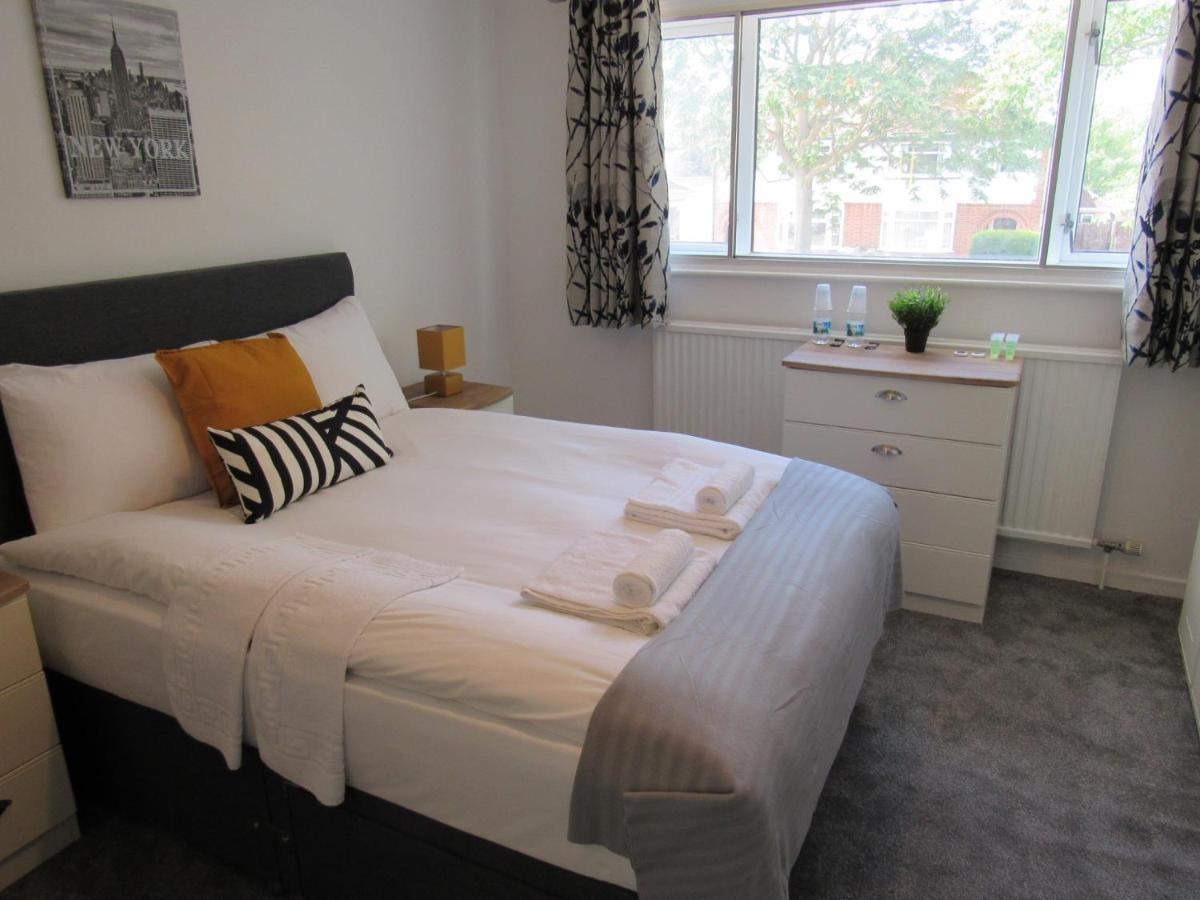 The Cambridge Suites - Tas Accommodations Extérieur photo