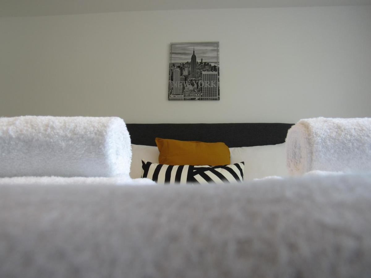 The Cambridge Suites - Tas Accommodations Extérieur photo