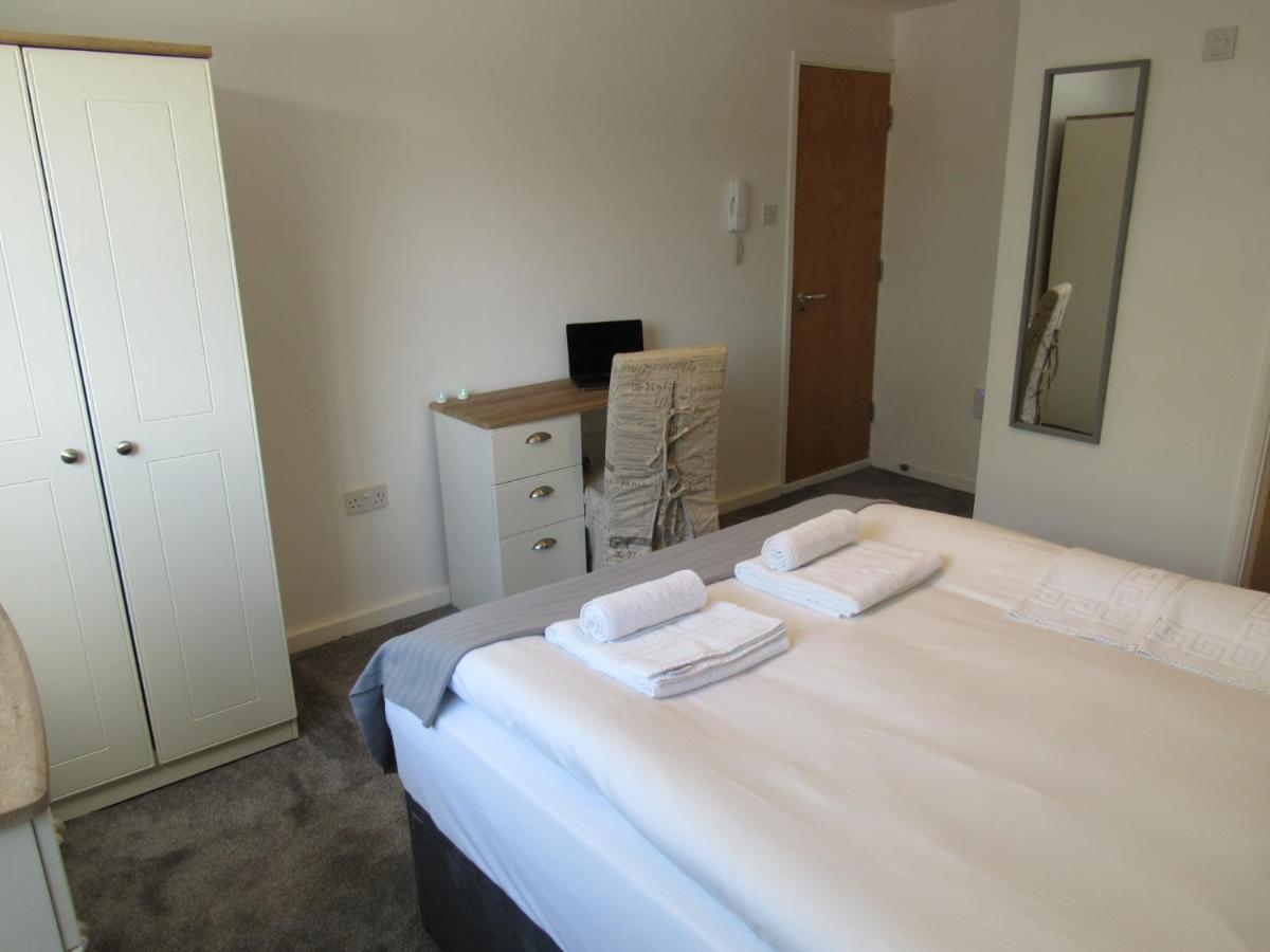 The Cambridge Suites - Tas Accommodations Extérieur photo
