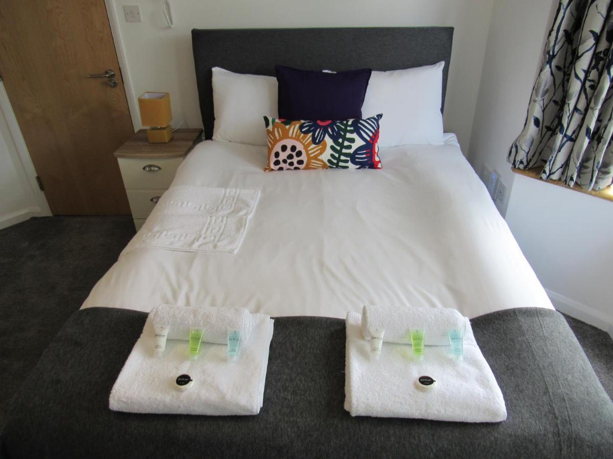 The Cambridge Suites - Tas Accommodations Extérieur photo