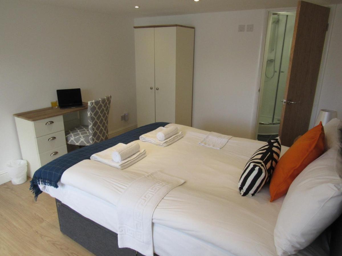 The Cambridge Suites - Tas Accommodations Extérieur photo