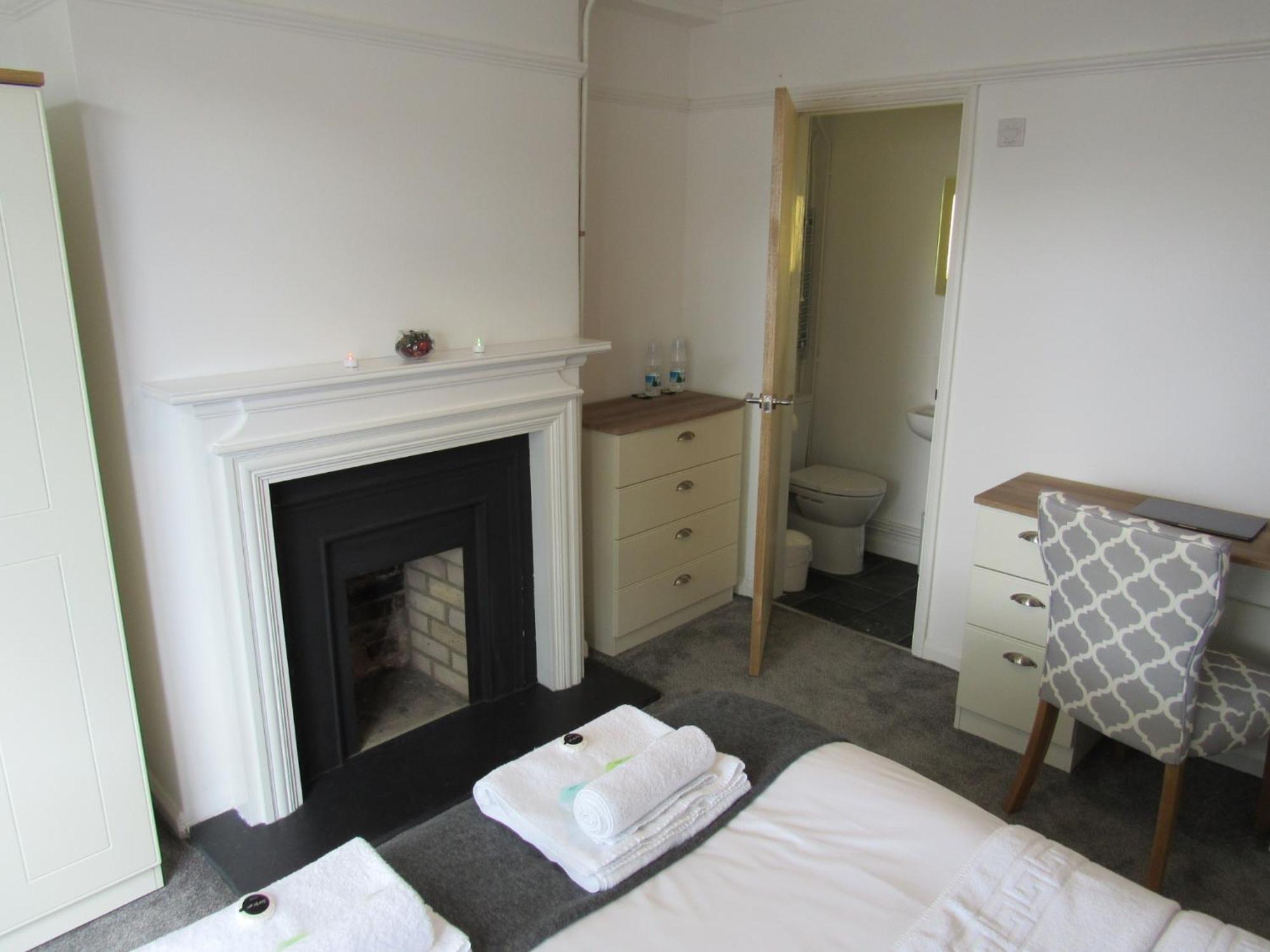 The Cambridge Suites - Tas Accommodations Extérieur photo
