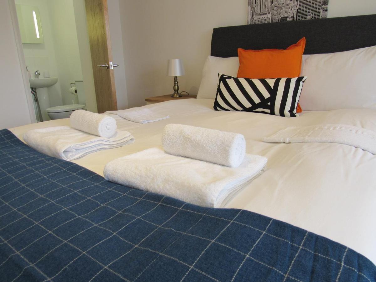 The Cambridge Suites - Tas Accommodations Extérieur photo