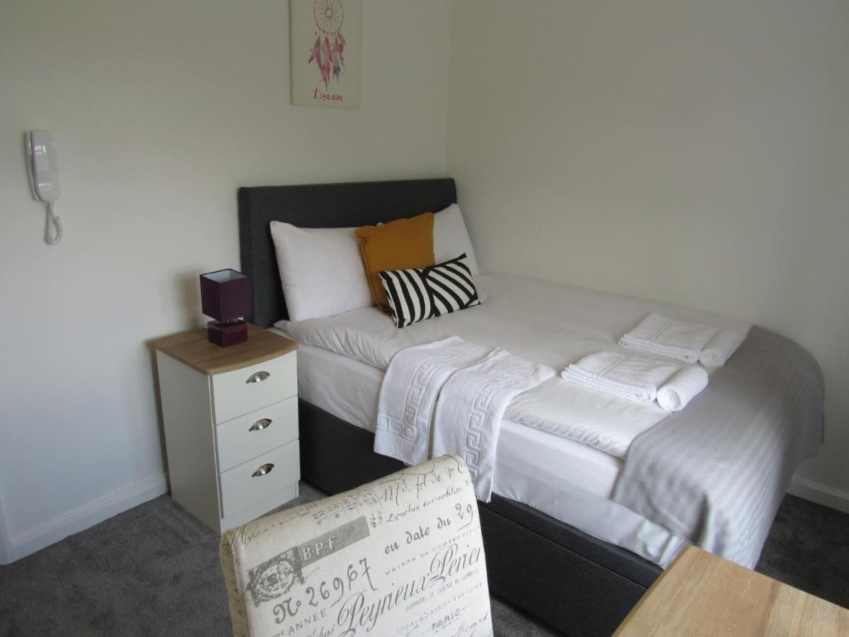 The Cambridge Suites - Tas Accommodations Extérieur photo